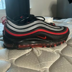 Airmax 97 black/red Size 8.5M
Very good condition